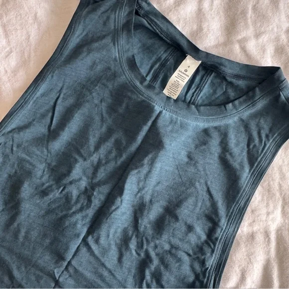 106 🆕 Lululemon Muscle Fade Love Crop Tank - Washed Night Driver - Picture 7 of 11